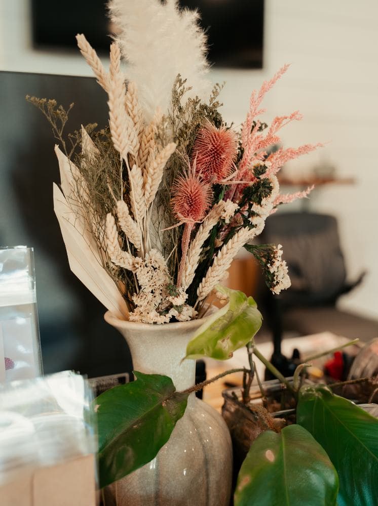 Dried stems and pampas